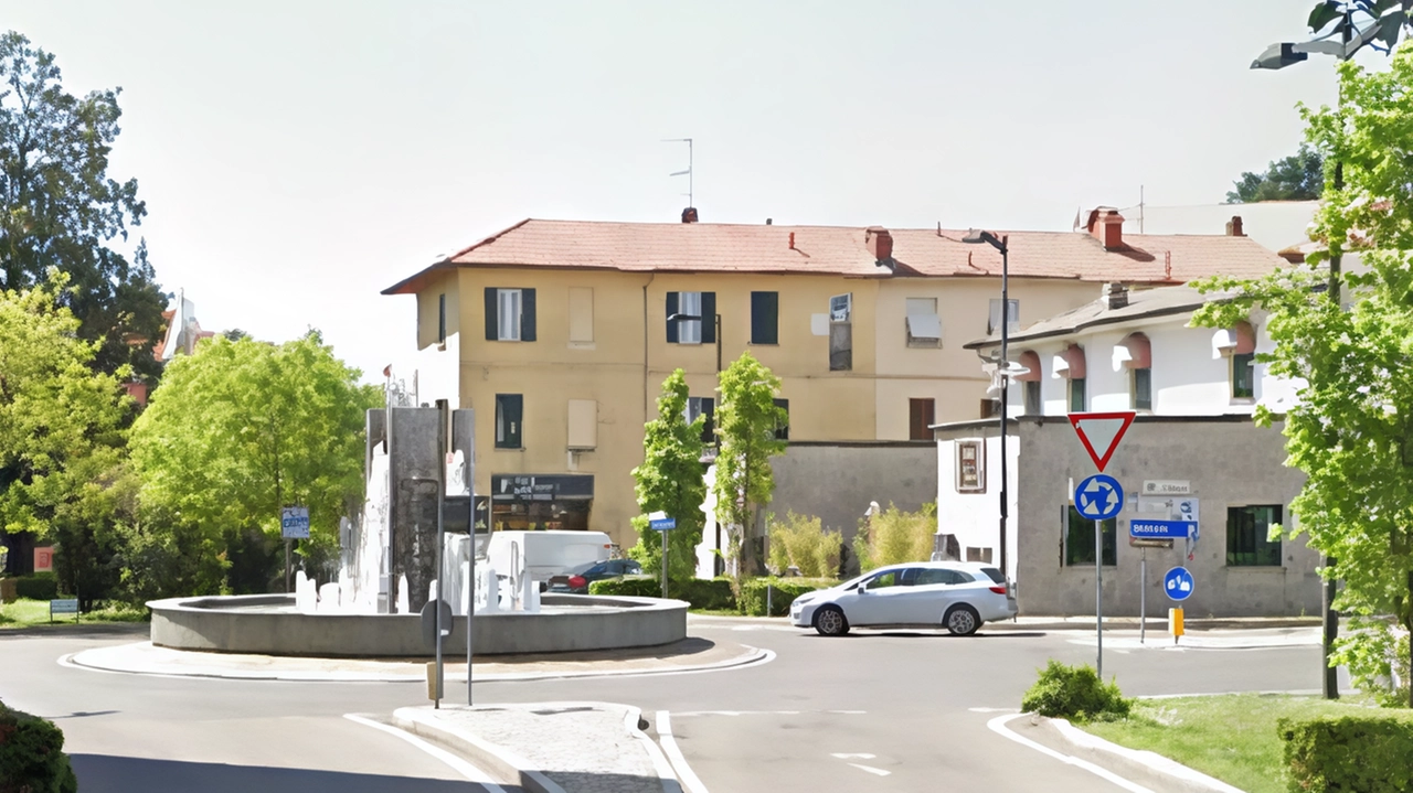 Approvato a Somma Lombardo il piano di riqualificazione di via Milano con alberature, nuova illuminazione e percorso ciclo-pedonale. Costo: 345mila euro. Approvato a Somma Lombardo il piano di riqualificazione di via Milano con alberature, nuova illuminazione e percorso ciclo-pedonale. Costo: 345mila euro.