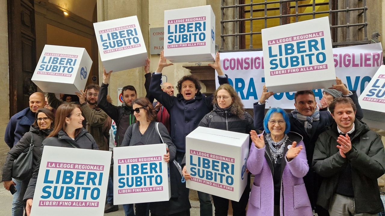 Una manifestazione del Comitato Liberi Subito, su iniziativa dell'associazione Luca Coscioni Una manifestazione del Comitato Liberi Subito, su iniziativa dell'associazione Luca Coscioni