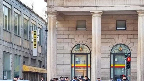 Ha interessato anche Bergamo il blitz della polizia contro la criminalità giovanile, operazione, coordinata dallo Sco (servizio centrale operativo) che... Ha interessato anche Bergamo il blitz della polizia contro la criminalità giovanile, operazione, coordinata dallo Sco (servizio centrale operativo) che...