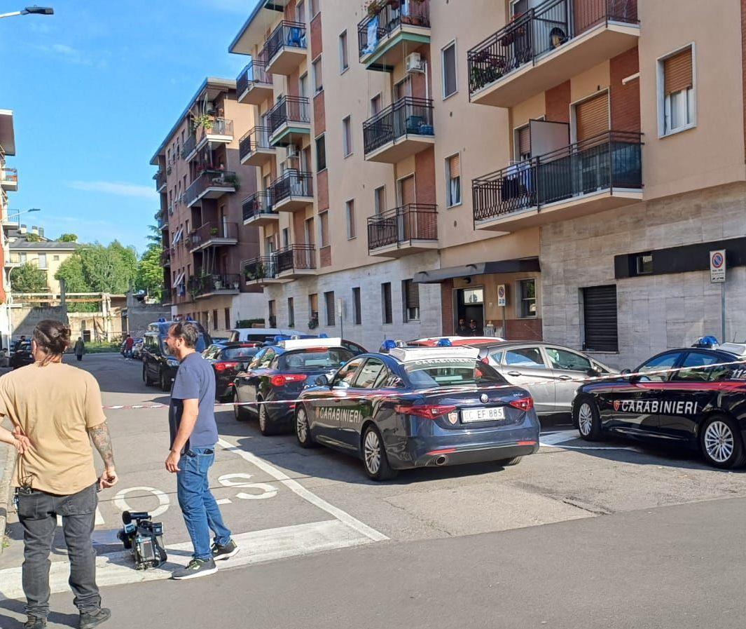 Escort uccisa a coltellate. Si cercano testimoni. Il fermato un suo stalker Escort uccisa a coltellate. Si cercano testimoni. Il fermato un suo stalker
