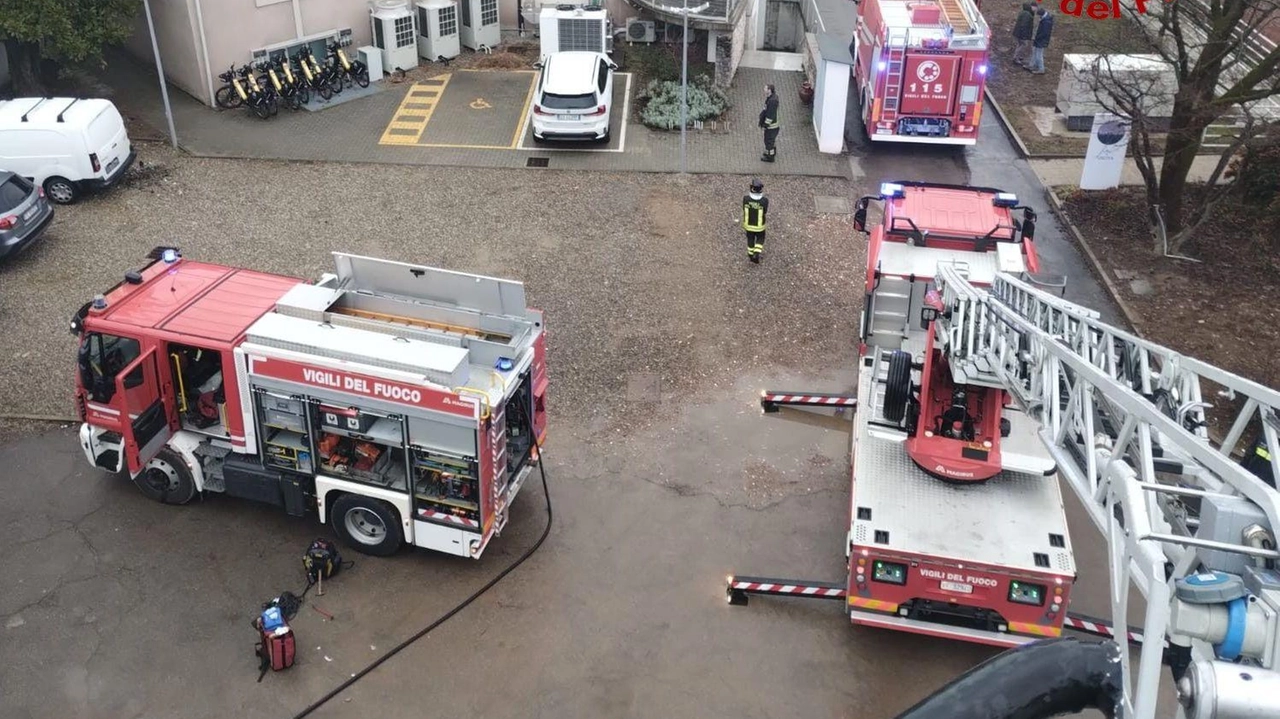 Un incendio ha interessato parte dell’edificio che ospita l’Istituto clinico San Carlo. Erano circa le 9 di ieri quando... Un incendio ha interessato parte dell’edificio che ospita l’Istituto clinico San Carlo. Erano circa le 9 di ieri quando...