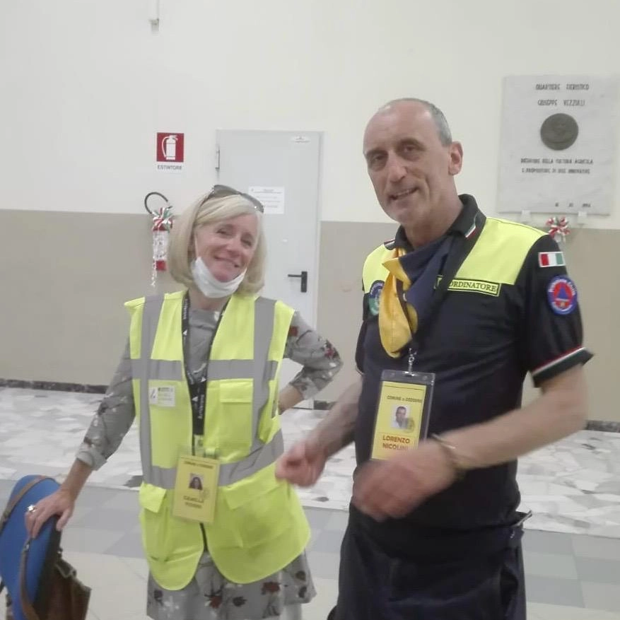 La volontaria Camilla Fiorin con il coordinatore Lorenzo Nicolini