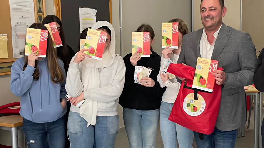 “Guerrilla marketing“ all’Istituto Meroni “Guerrilla marketing“ all’Istituto Meroni