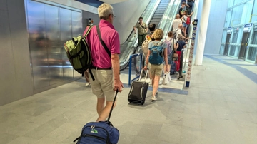 Aeroporti aperti alle disabilità invisibili. Percorsi prova dal check-in all’imbarco per consentire agli autistici di volare