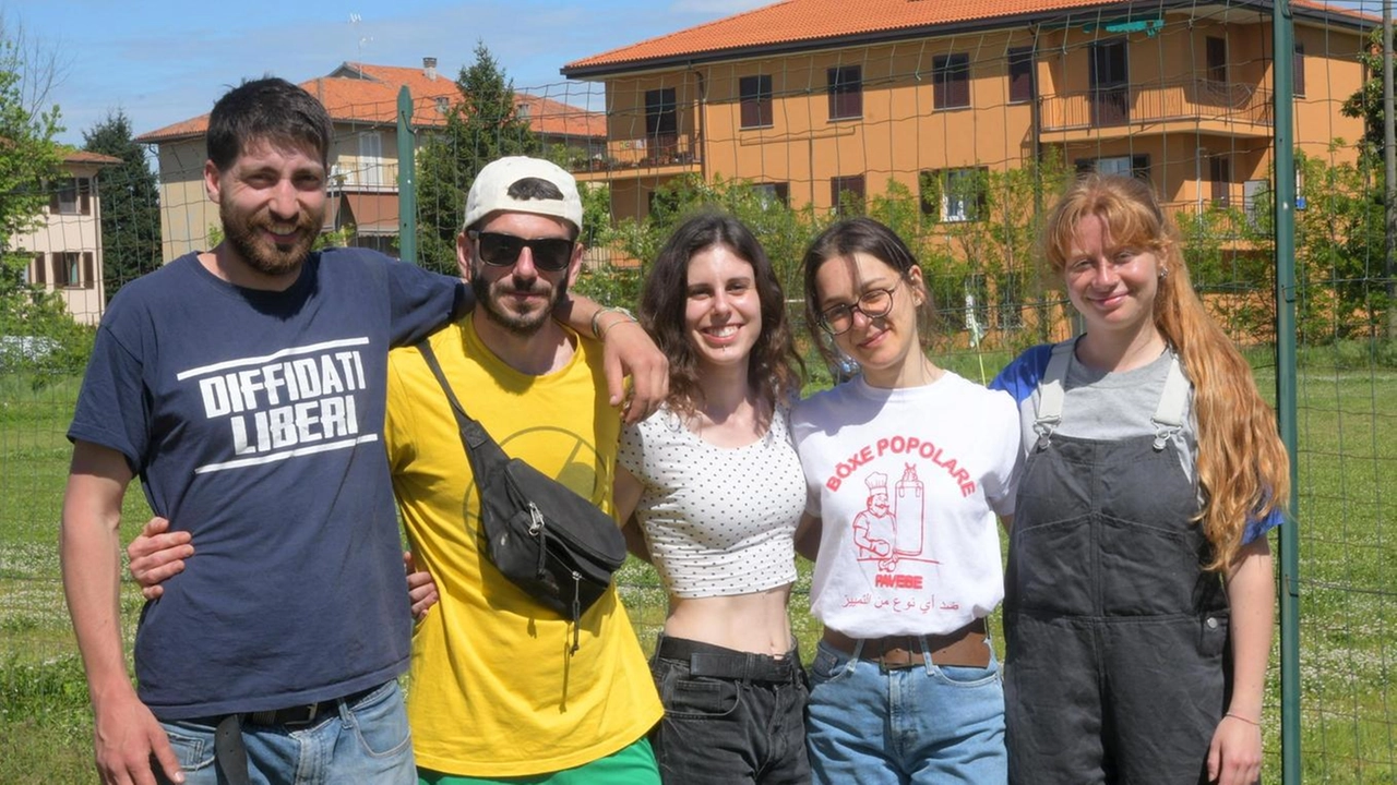 Maglie diverse, diverse religioni, colori della pelle, magari anche lingue e storie personali, un’unica passione: il calcio. Per divertirsi sconfiggendo... Maglie diverse, diverse religioni, colori della pelle, magari anche lingue e storie personali, un’unica passione: il calcio. Per divertirsi sconfiggendo...