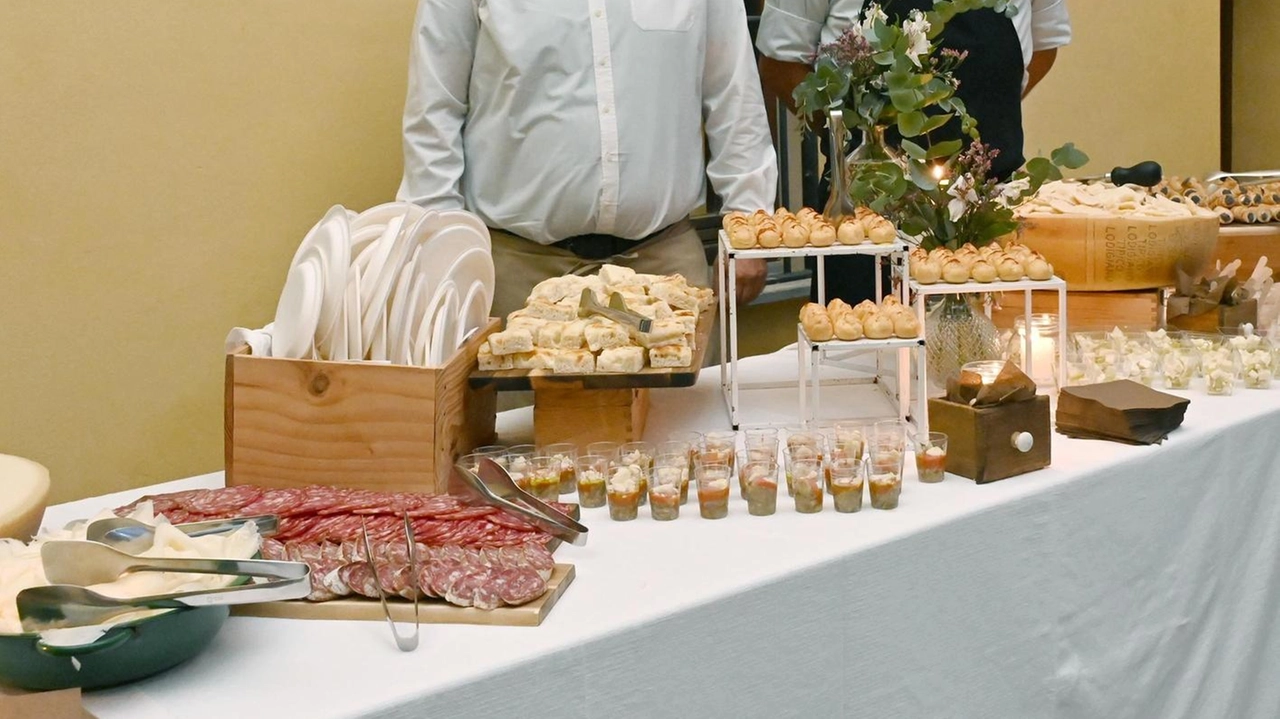 La 36esima Rassegna gastronomica del Lodigiano valorizza le eccellenze culinarie locali, coinvolgendo ristoranti e promuovendo il legame tra cittadini e territorio. Menù a 40 euro con piatti tipici. Iniziativa storica elogiata dalle autorità locali. La 36esima Rassegna gastronomica del Lodigiano valorizza le eccellenze culinarie locali, coinvolgendo ristoranti e promuovendo il legame tra cittadini e territorio. Menù a 40 euro con piatti tipici. Iniziativa storica elogiata dalle autorità locali.
