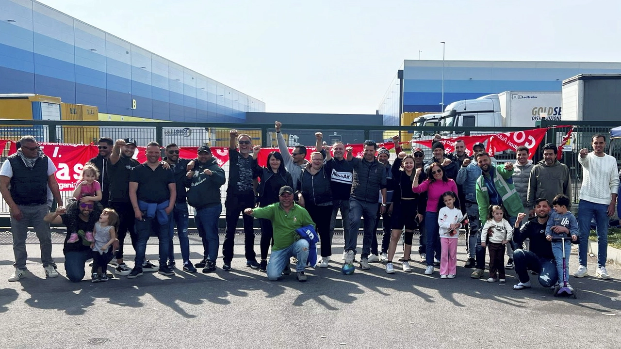 Protesta davanti all'hub di Vidigulfo