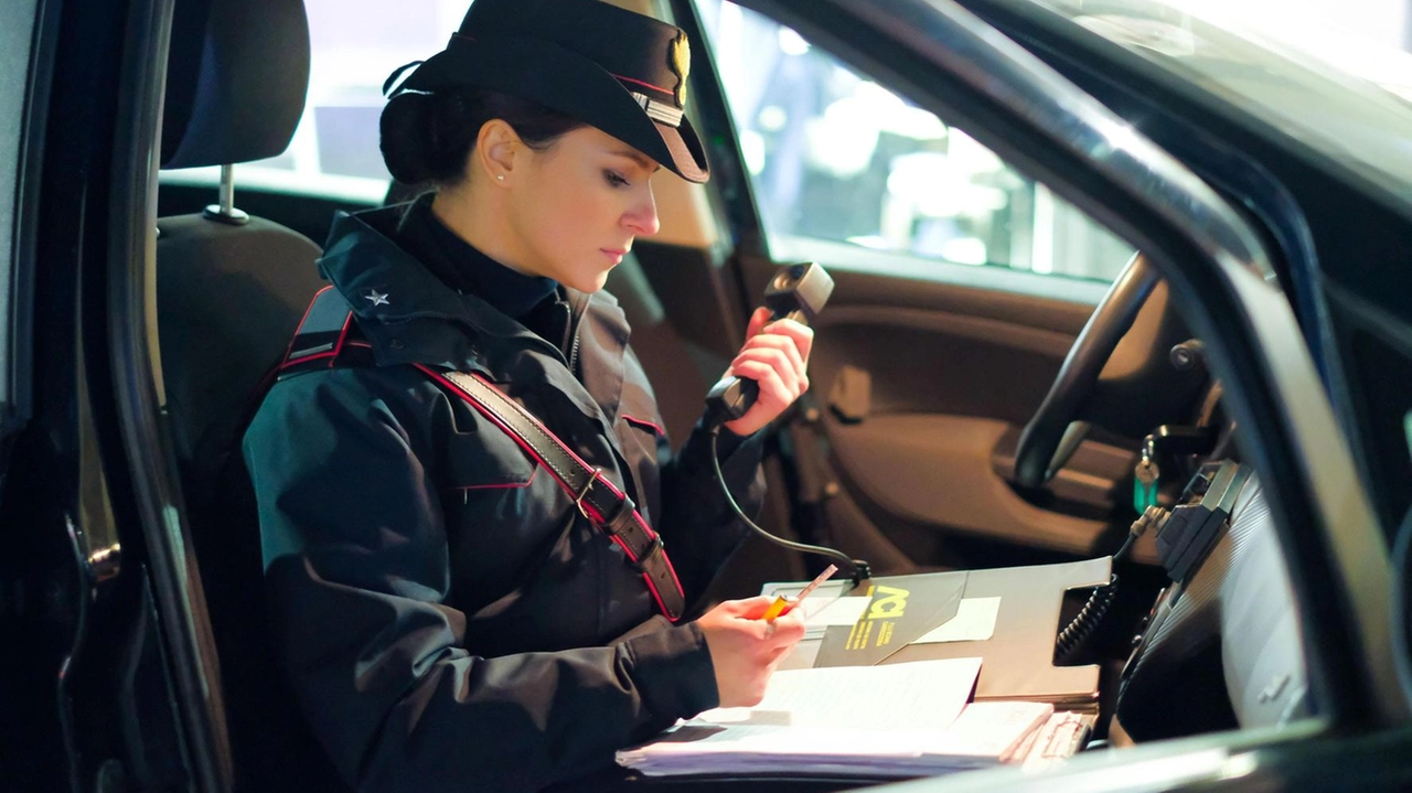 Solo la prontezza del figlio ha consentito di mobilitare i militari per tempo e far sorprendere sul fatto la malvivente Solo la prontezza del figlio ha consentito di mobilitare i militari per tempo e far sorprendere sul fatto la malvivente