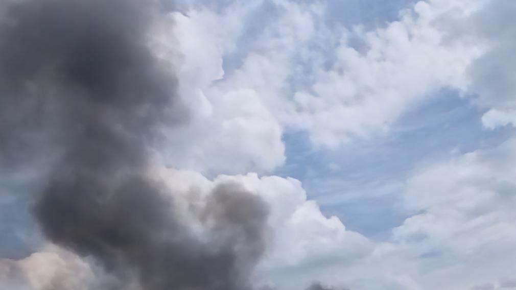 Un altro incendio all’ex campo nomadi. In via Bonfadini è il secondo in 48 ore