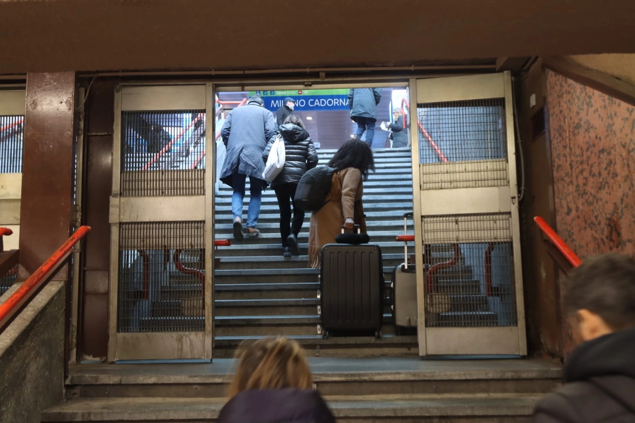 Pendolari e passeggeri tornano indietro: in metrò non si entra