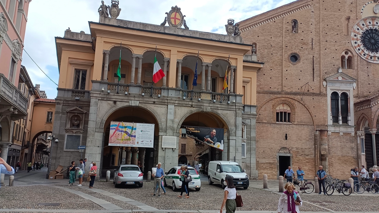 Palazzo Broletto, sede del Comune di Lodi Palazzo Broletto, sede del Comune di Lodi