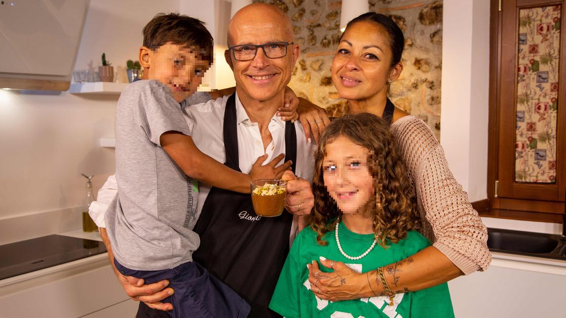 Giorgio Mastrota: “Quattro figli da tre donne, nonno di due nipoti. La mia famiglia allargata c è sempre tra Bormio e la Calabria. La cucina è passione, pentole e materassi il core business”