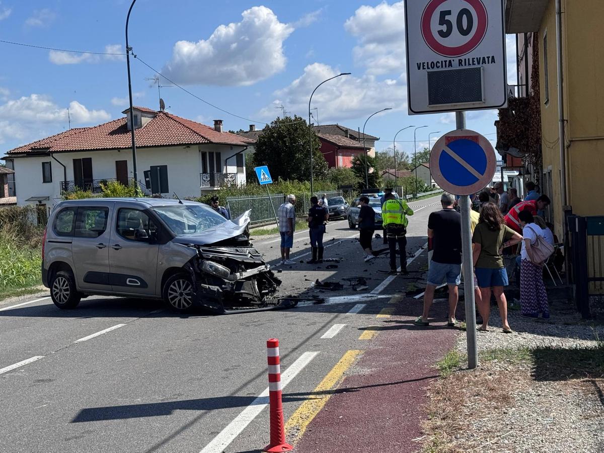 Incidente a Mezzanino, violento schianto tra moto e furgoncino: 31enne morta sul colpo Incidente a Mezzanino, violento schianto tra moto e furgoncino: 31enne morta sul colpo