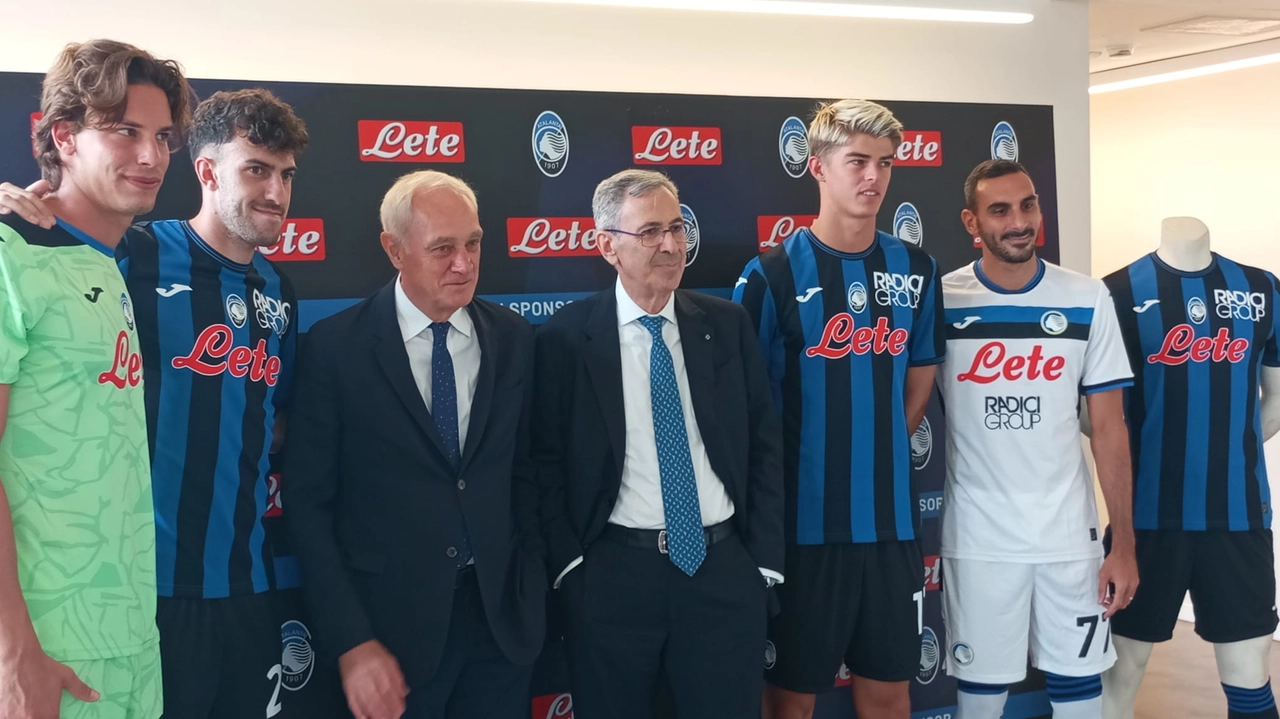 Le nuove divise dell'Atalanta con lo sponso Acqua Lete Le nuove divise dell'Atalanta con lo sponso Acqua Lete