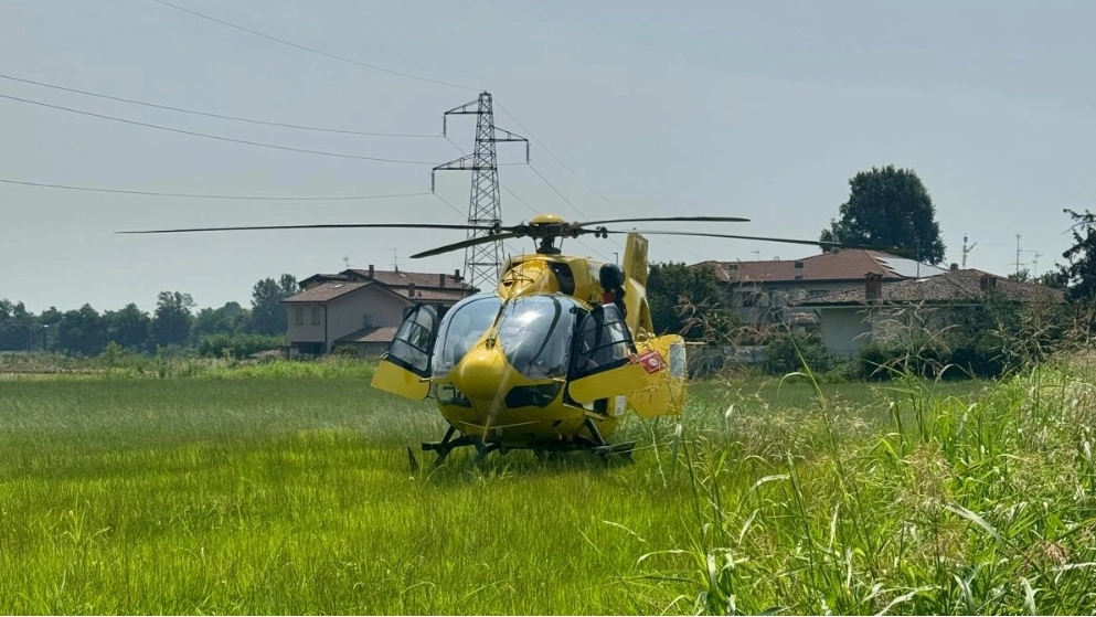 L'elisoccorso ha accompagnato il ragazzo all'ospedale di Pavia L'elisoccorso ha accompagnato il ragazzo all'ospedale di Pavia