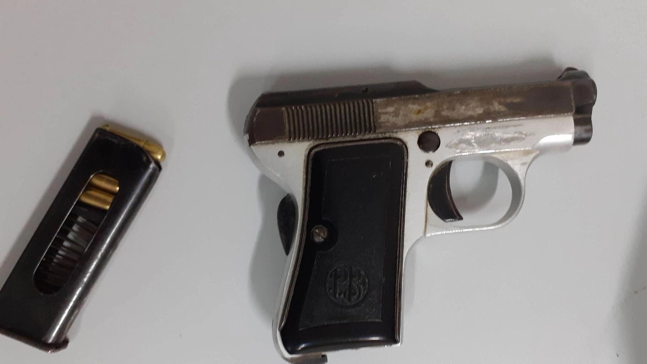 Un ragazzo ferito alla bocca da un proiettile, recuperata l'arma