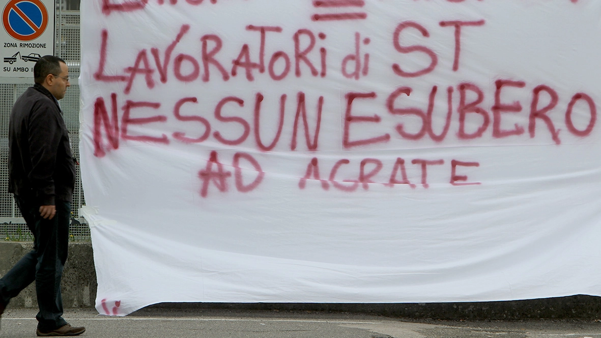 La protesta dei lavoratori St di Agrate La protesta dei lavoratori St di Agrate