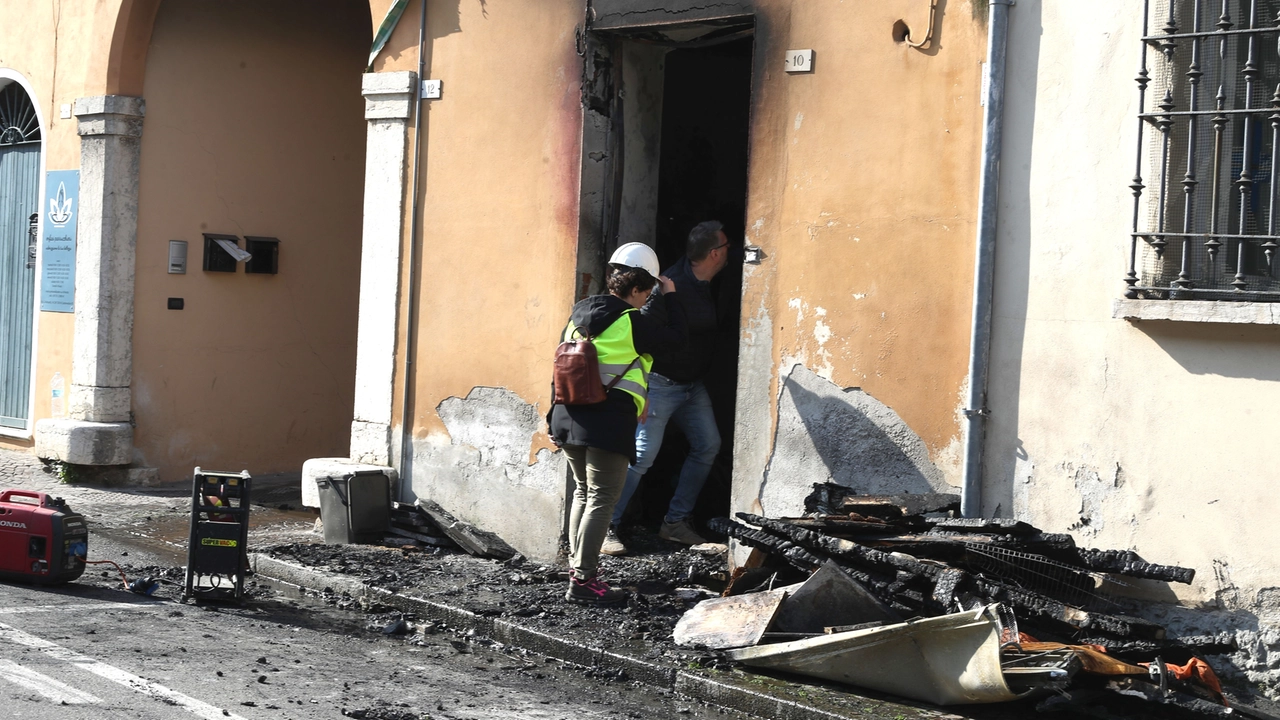 L’incendio scoppiato ieri mattina al centro di accoglienza di via Matteotti