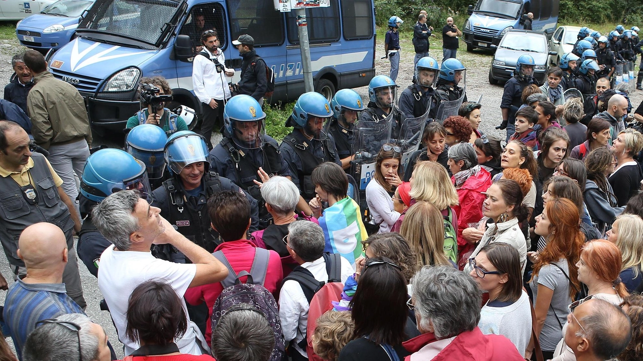 Nel settembre 2015 a Collio il presidio antirazzista e gli scontri con l’estrema destra Nel settembre 2015 a Collio il presidio antirazzista e gli scontri con l’estrema destra