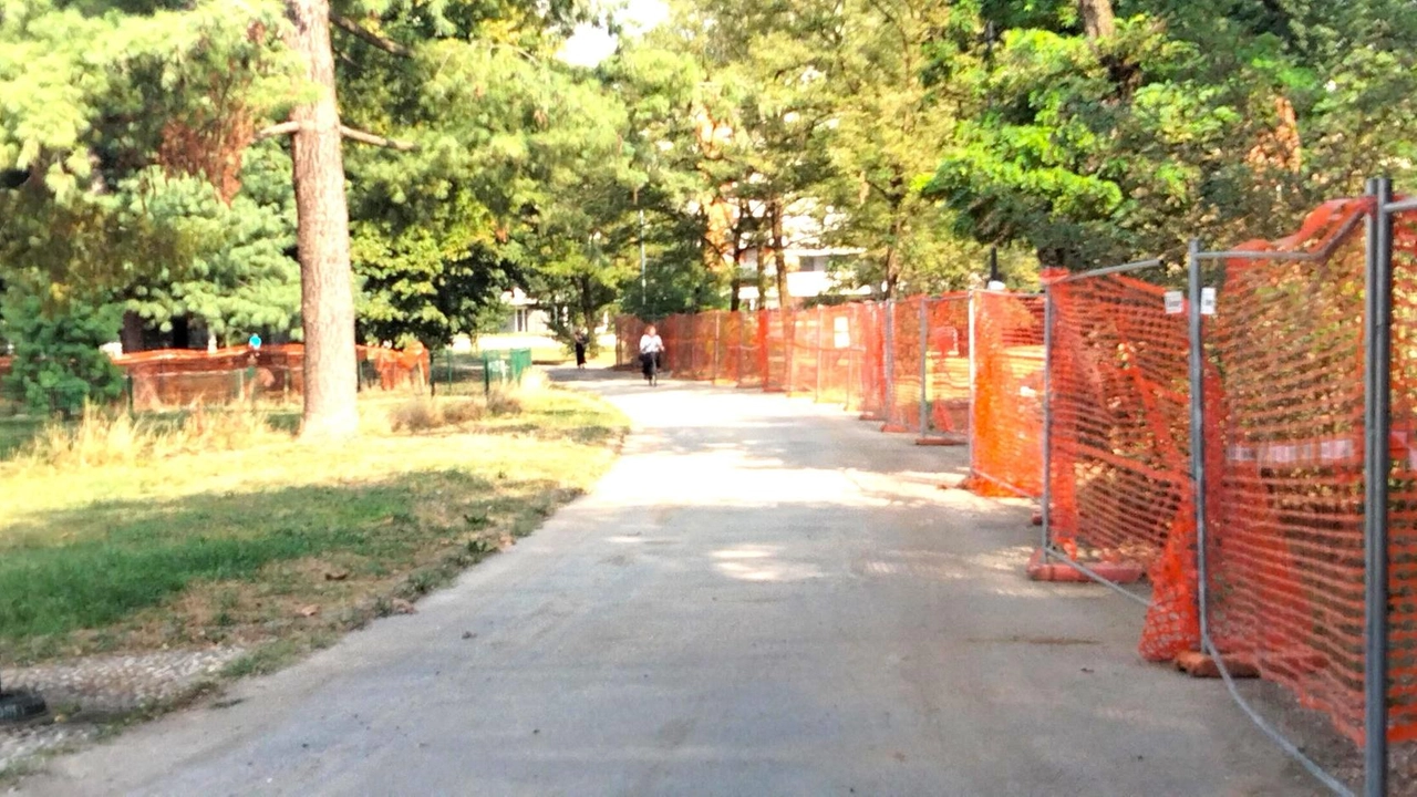 Riaperto il viale del Parco del cimitero. , per il restyling. la spesa è di circa 353mila euro e rientra nel più ampio piano di rigenerazione urbana chiamato «Scuola Patellani»