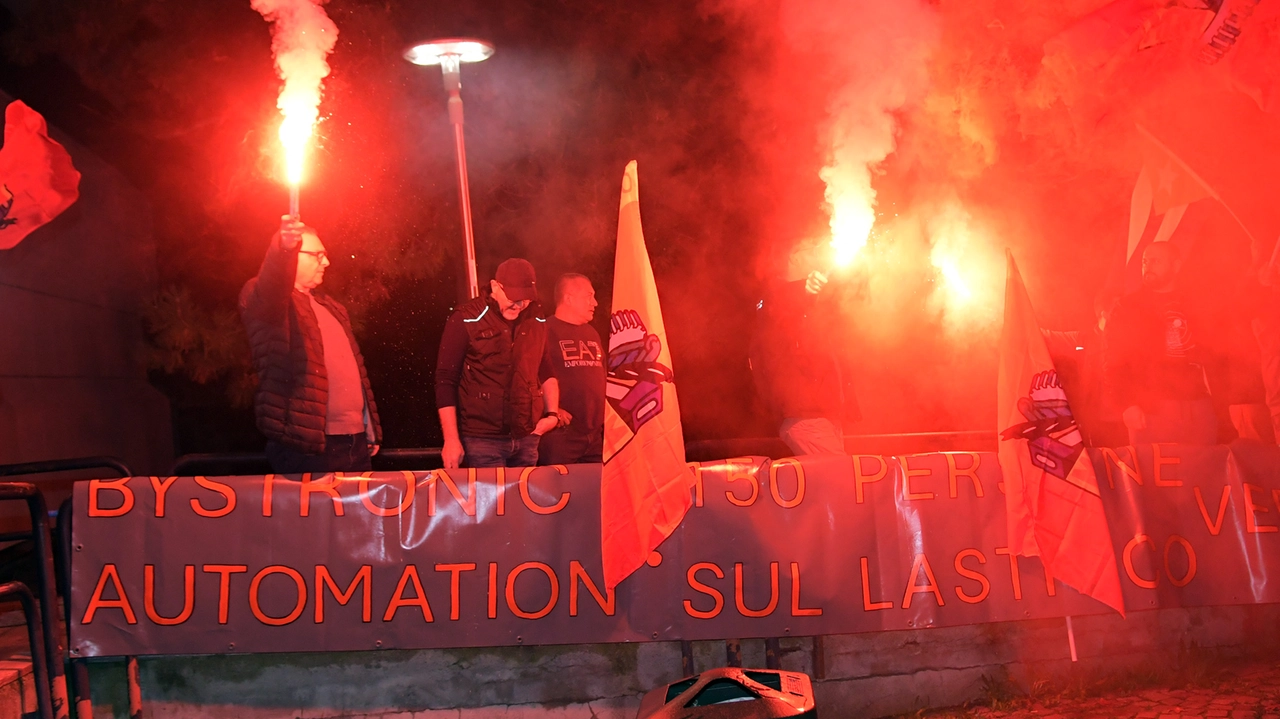 La protesta Bystronic a San Giuliano Milanese La protesta Bystronic a San Giuliano Milanese