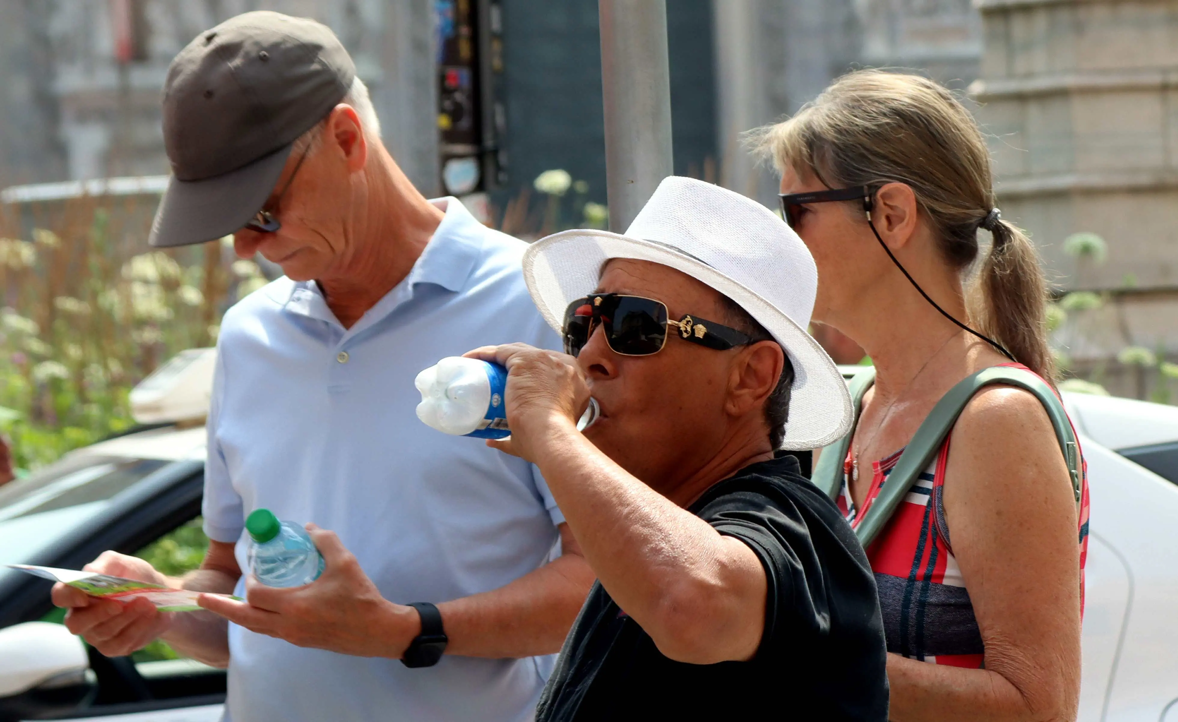 Ondata di caldo: in aumento le vendite di acqua, frutta e gelati. Ma il prodotto più gettonato con le alte temperature è un altro: qual è