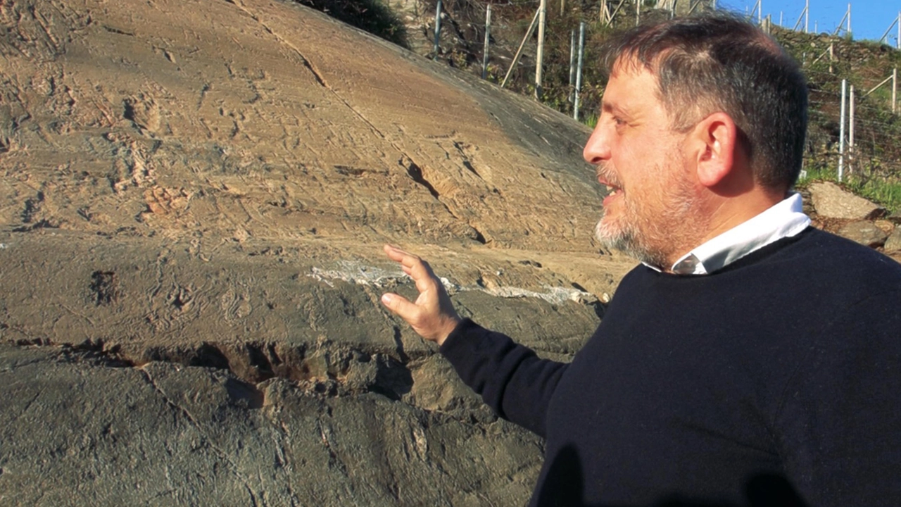Stefano Rossi, funzionario archeologo della Soprintendenza, mostra le scoperte Stefano Rossi, funzionario archeologo della Soprintendenza, mostra le scoperte