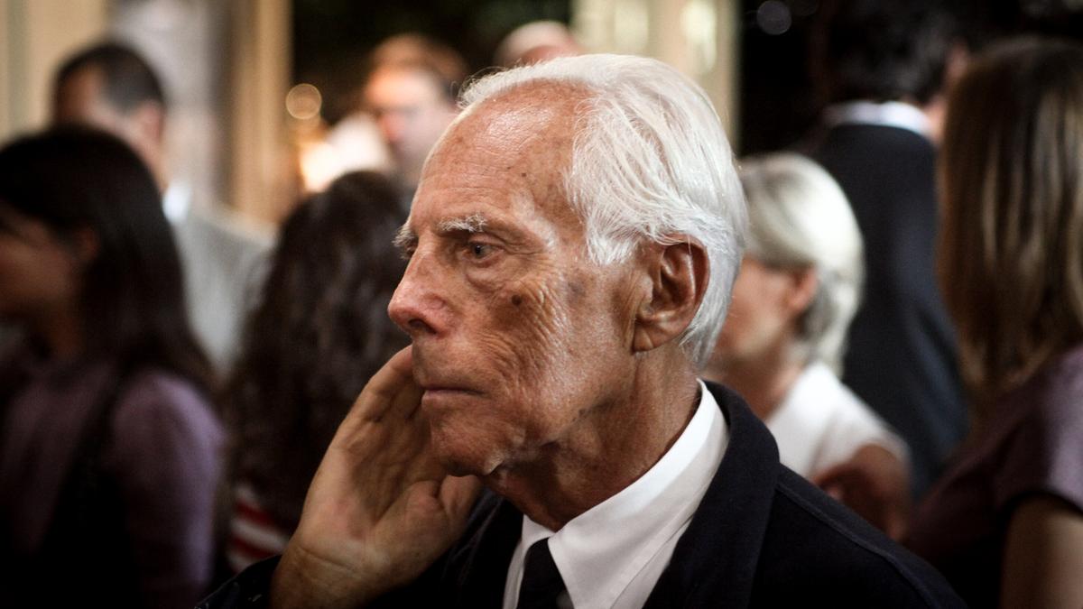 giorgio armani sar224 iscritto al famedio di milano la citt224 celebra il suo padre nobile