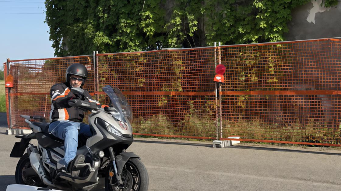 Rozzano, pericolo all’abbazia. Transenne e code chilometriche