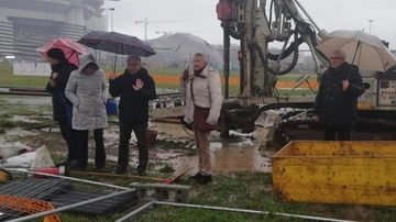 Milano, blitz di Monguzzi e Fedrighini al Parco dei Capitani a San Siro: “Non permetteremo la distruzione dell’area verde per realizzare il nuovo stadio”