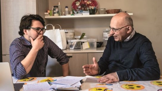 A destra, don Domenico Storri, alias il “Dondo“, psicoterapeuta e fondatore de iSemprevivi nella parrocchia San Pietro in Sala di Milano A destra, don Domenico Storri, alias il “Dondo“, psicoterapeuta e fondatore de iSemprevivi nella parrocchia San Pietro in Sala di Milano