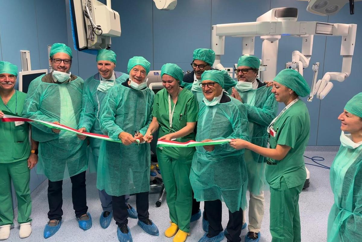 Il futuro della chirurgia è già qui. Il robot che esegue gli interventi arriva all’ospedale di Garbagnate