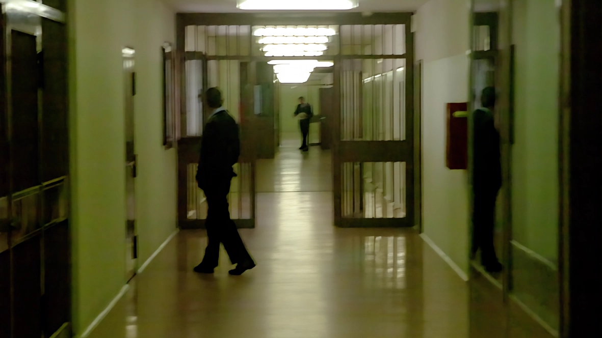 Tasso di sovraffollamento oltre l’80 per cento, agenti picchiati e turni massacranti. Alcuni detenuti cercano di andare in isolamento pur di avere più spazio in carcere Tasso di sovraffollamento oltre l’80 per cento, agenti picchiati e turni massacranti. Alcuni detenuti cercano di andare in isolamento pur di avere più spazio in carcere