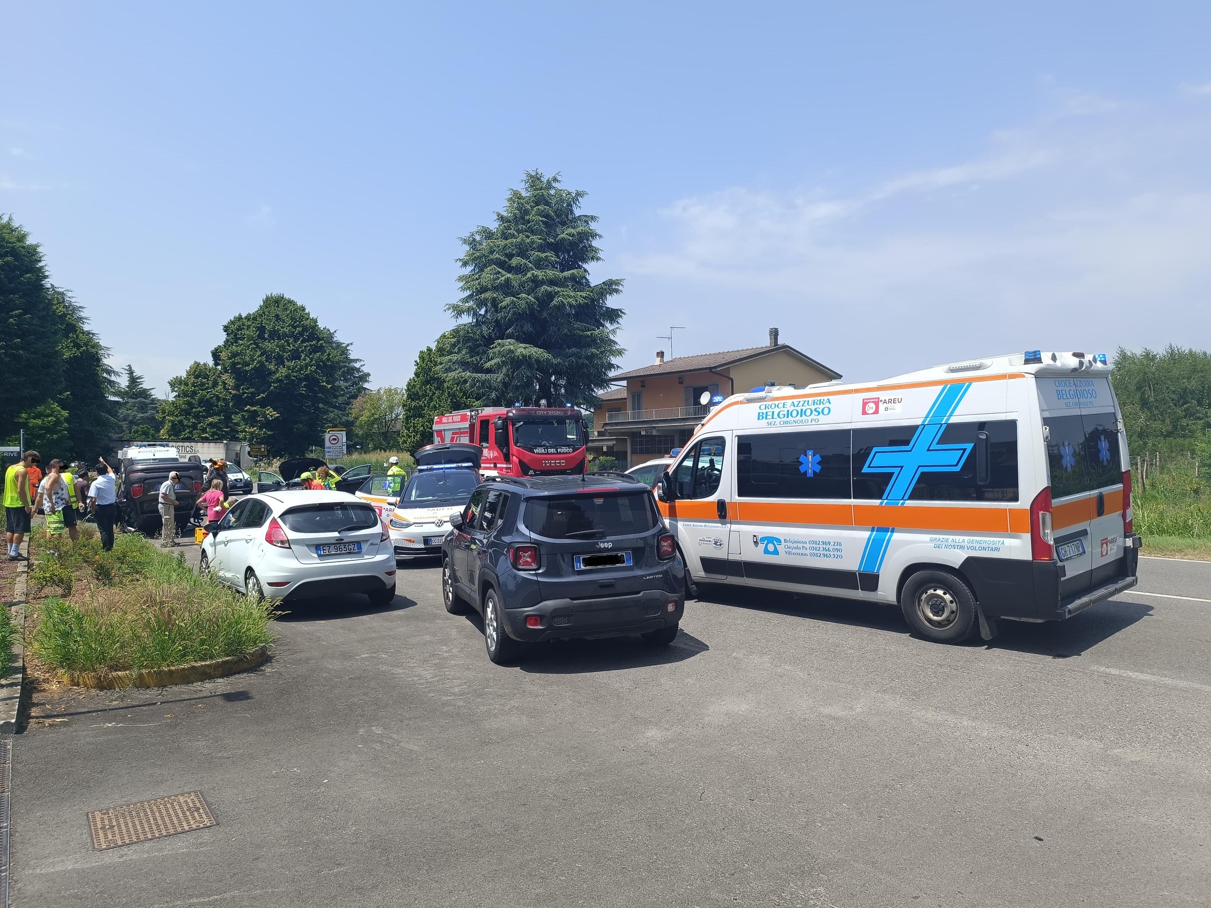 Scontro tra auto davanti al McDonald’s: due feriti e provinciale 234 paralizzata Scontro tra auto davanti al McDonald’s: due feriti e provinciale 234 paralizzata