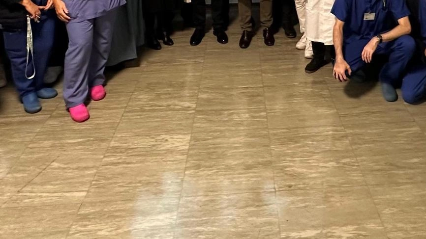 L'ospedale San Carlo di Milano ha inaugurato una "Mental Room" per i pazienti psichiatrici, un ambiente protetto con tecnologie innovative per prevenire crisi e limitare la contenzione meccanica. Un progetto finanziato dalla regione che punta a migliorare l'assistenza e a promuovere nuovi approcci alla salute mentale. L'ospedale San Carlo di Milano ha inaugurato una "Mental Room" per i pazienti psichiatrici, un ambiente protetto con tecnologie innovative per prevenire crisi e limitare la contenzione meccanica. Un progetto finanziato dalla regione che punta a migliorare l'assistenza e a promuovere nuovi approcci alla salute mentale.