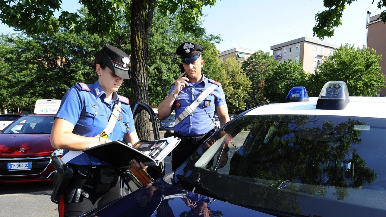 Un controllo di routine in un hotel di San Vittore Olona si è trasformato in un’operazione doppia per i carabinieri.... Un controllo di routine in un hotel di San Vittore Olona si è trasformato in un’operazione doppia per i carabinieri....