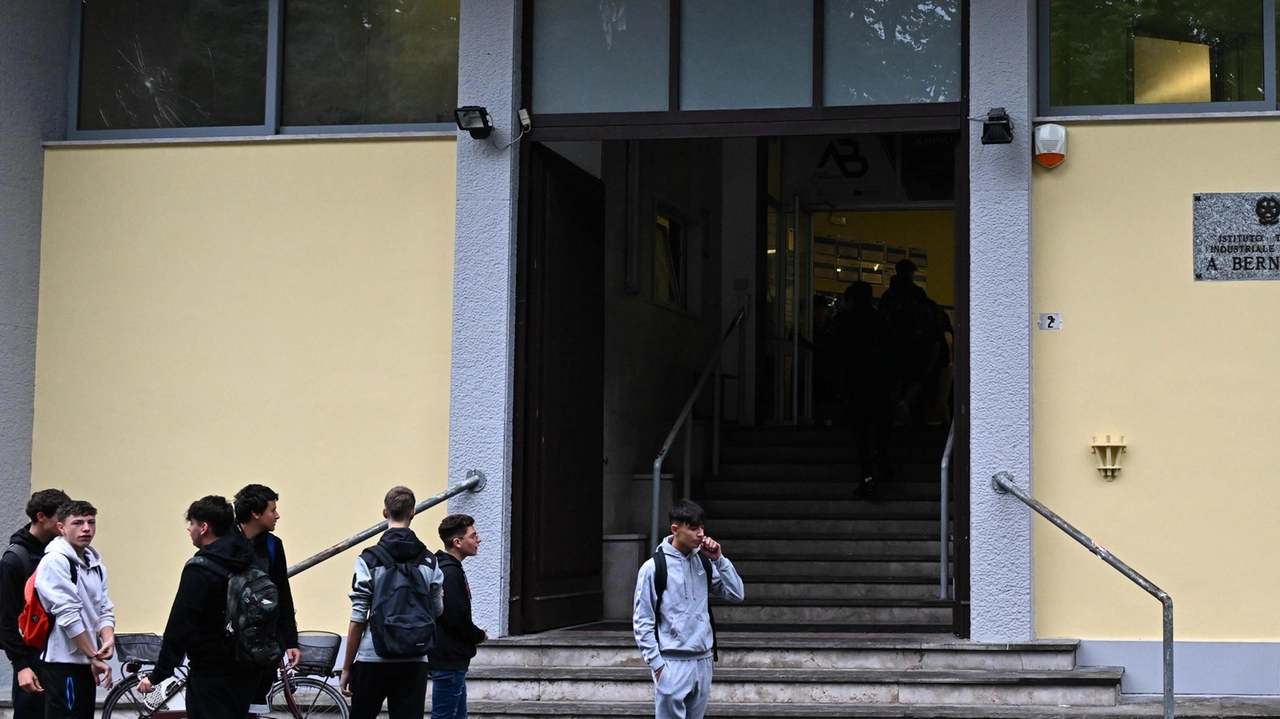All’Isis Bernocchi ogni anno si diplomano 106 alunni. Secondo la classifica Eduscopio, l’istututo di via Diaz è tra i migliori per indice di occupazione All’Isis Bernocchi ogni anno si diplomano 106 alunni. Secondo la classifica Eduscopio, l’istututo di via Diaz è tra i migliori per indice di occupazione