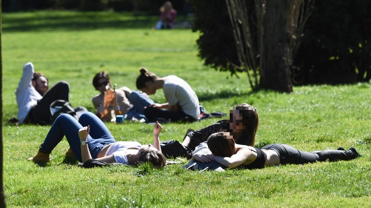 In Lombardia l’estate torna nei binari (per ora): sole senza caldo asfissiante. Le previsioni meteo