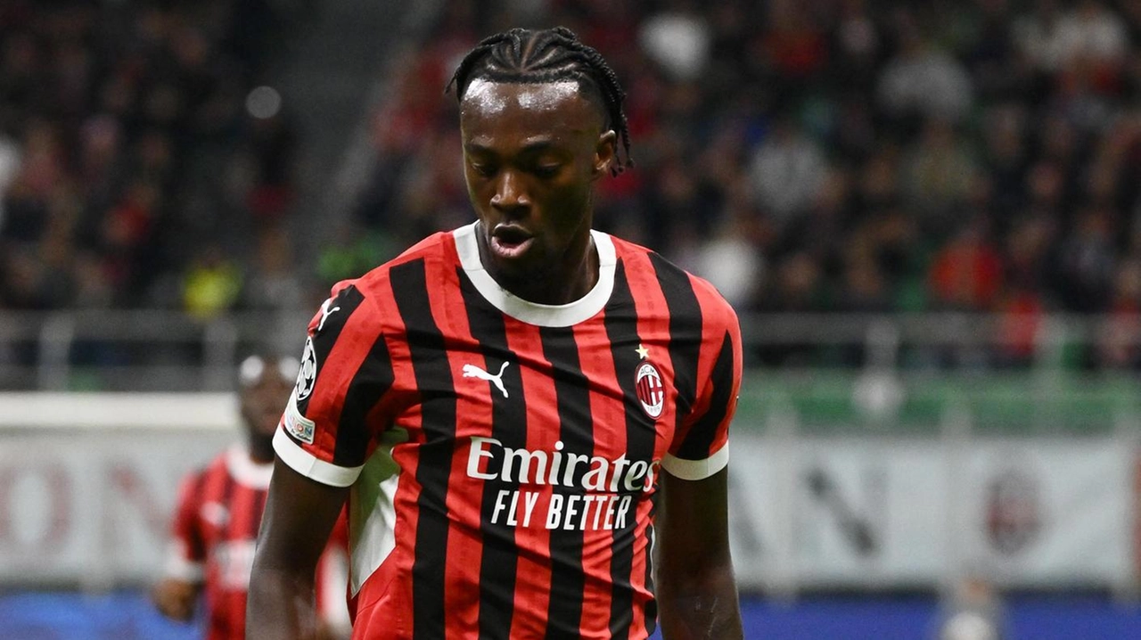 Tammy Abraham, attaccante del Milan, è stato prelevato dalla Roma in estate Tammy Abraham, attaccante del Milan, è stato prelevato dalla Roma in estate