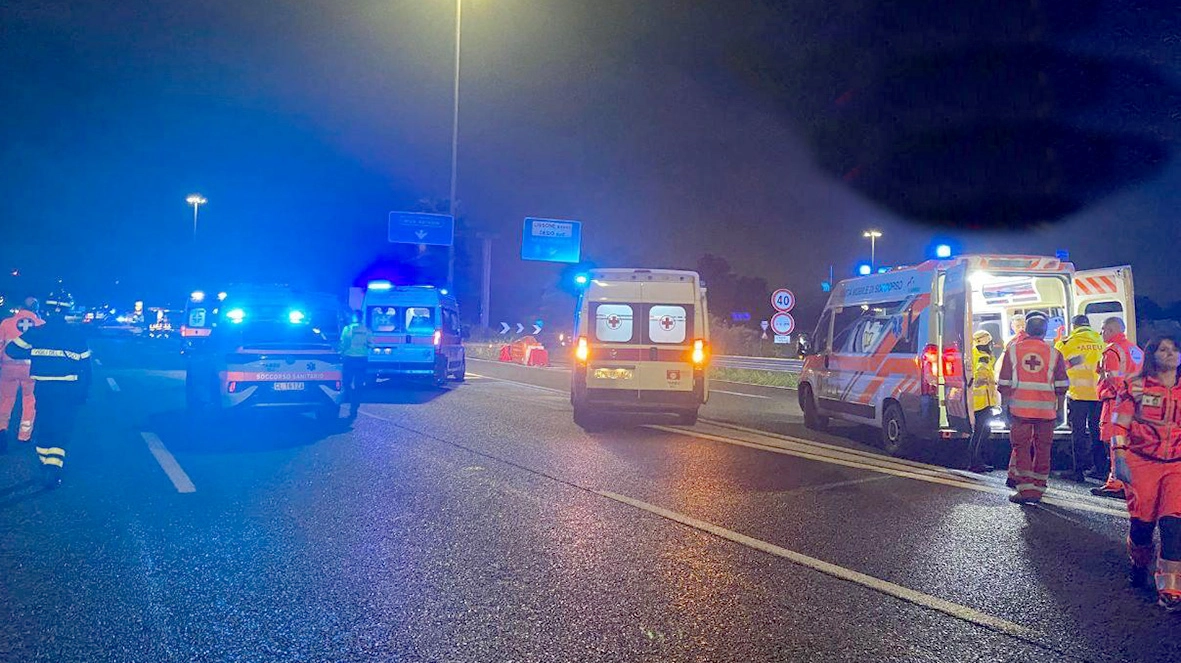 Maxi-incidente sulla Statale 36, coinvolto anche un autobus: 15 feriti ed enorme dispiegamento di soccorsi