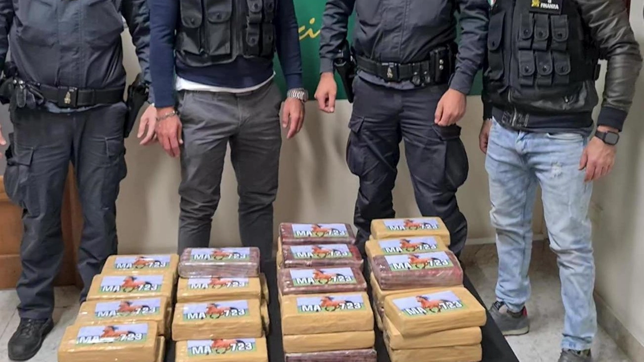 La terra vitivinicola per eccellenza di nuovo al centro del traffico di droga prima a Gussago e ora a Cellatica La polvere bianca scoperta dalle Fiamme Gialle era suddivisa in 109 panetti La terra vitivinicola per eccellenza di nuovo al centro del traffico di droga prima a Gussago e ora a Cellatica La polvere bianca scoperta dalle Fiamme Gialle era suddivisa in 109 panetti