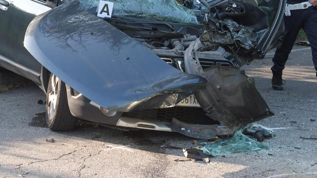 I rilievi della polizia locale di San Donato Milanese sul luogo dell’incidente Sono in corso accertamenti per ricostruire dinamica e responsabilità I rilievi della polizia locale di San Donato Milanese sul luogo dell’incidente Sono in corso accertamenti per ricostruire dinamica e responsabilità