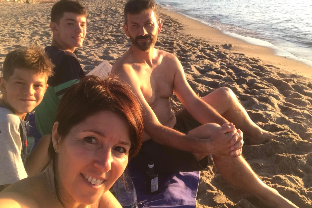 Una foto tratta da Facebook della famiglia Chiarioni in un momento felice durante una vacanza