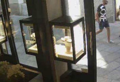 I predoni di orologi in trasferta. Dai documenti (falsi) in albergo agli assalti in giro per il centro I predoni di orologi in trasferta. Dai documenti (falsi) in albergo agli assalti in giro per il centro