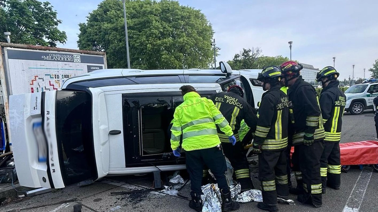 Grave incidente ieri mattina intorno alle 7.15 in via Gran San Bernardo, nei pressi della rotatoria con la ex...