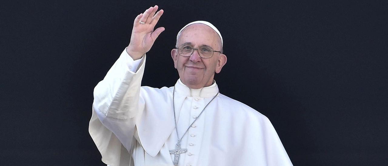 Da Antonella Clerici a Gerry Scotti e Valeria Graci: i vip ricordano Papa Francesco tra foto e video