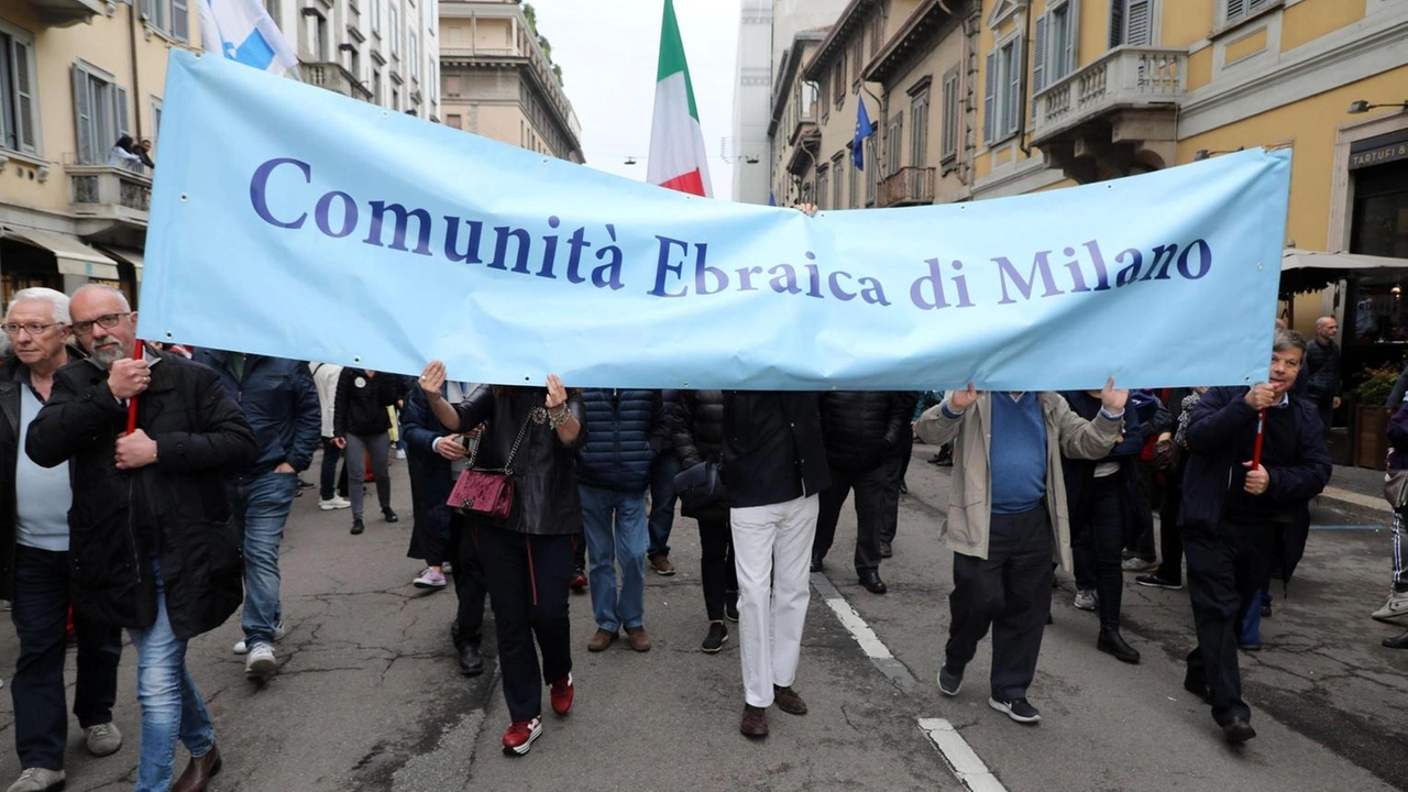 "La comunità ebraica ci sarà". L’aveva anticipato il presidente dell’Anpi Milano Primo Minelli, una settimana fa, in occasione della presentazione...
