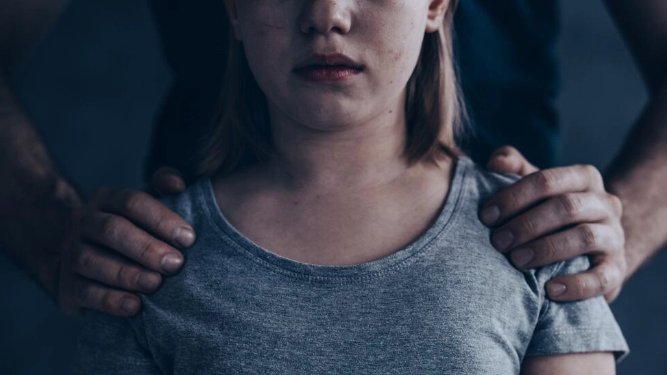 Il docente accusato di violenza sessuale su minore era incensurato