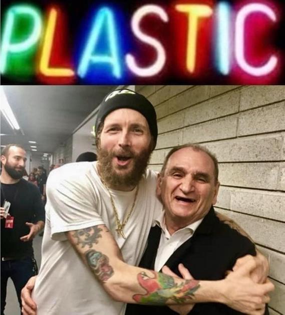 Le code, la potenza dei bassi, le danze e la libertà: addio al Plastic, luogo magico e senza differenze sociali Le code, la potenza dei bassi, le danze e la libertà: addio al Plastic, luogo magico e senza differenze sociali