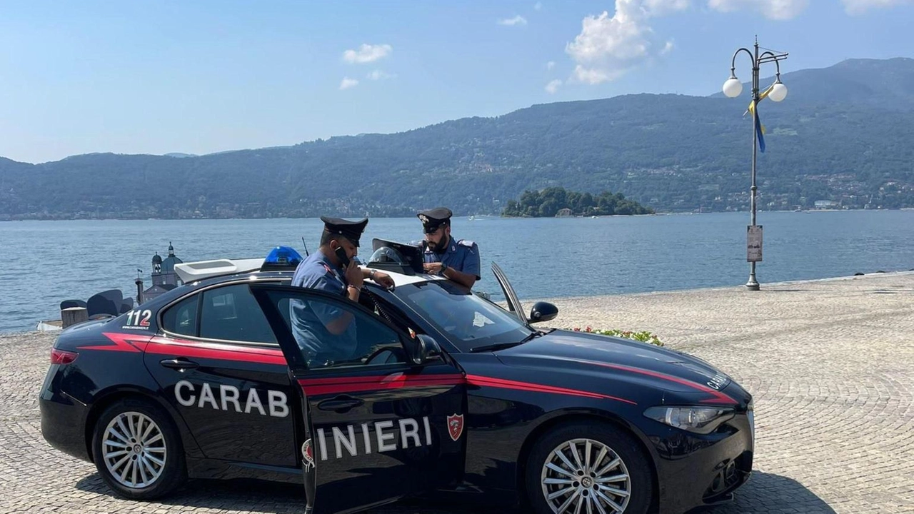 Una decina di episodi, gettati anche bicchieri e pacco di riso